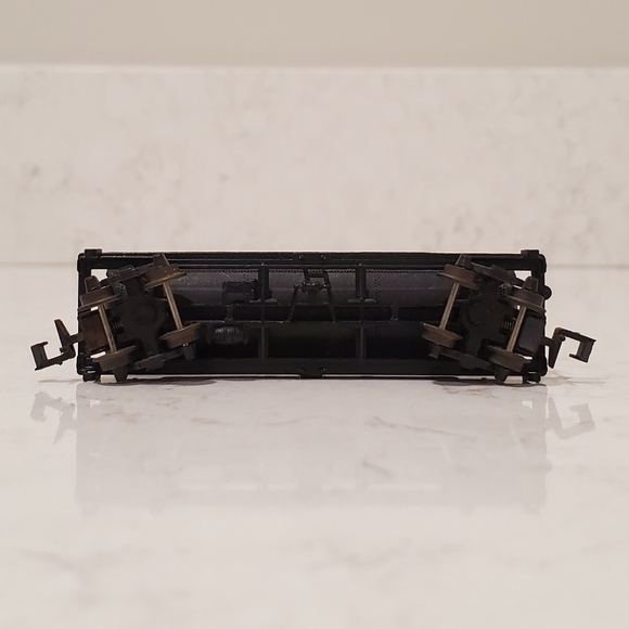 Model Power N Scale 3418 Three (3) Dome Tank Car Hercules Powder 575 - Picture 8 of 8